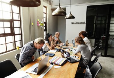 How To Use Social Media To Launch Your Online Business