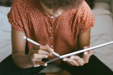 How to Increase Your LinkedIn Readership Without Looking Desperate