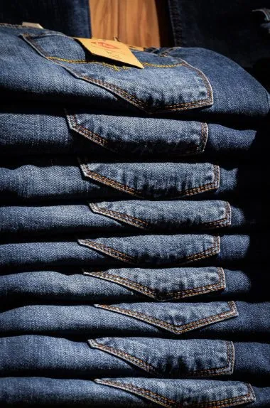 Promoting a Flash Sale on Instagram and Facebook
